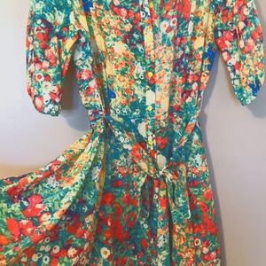 Women's summer dress Knee length, fitted bodice, collared, puff sleeve, artistic